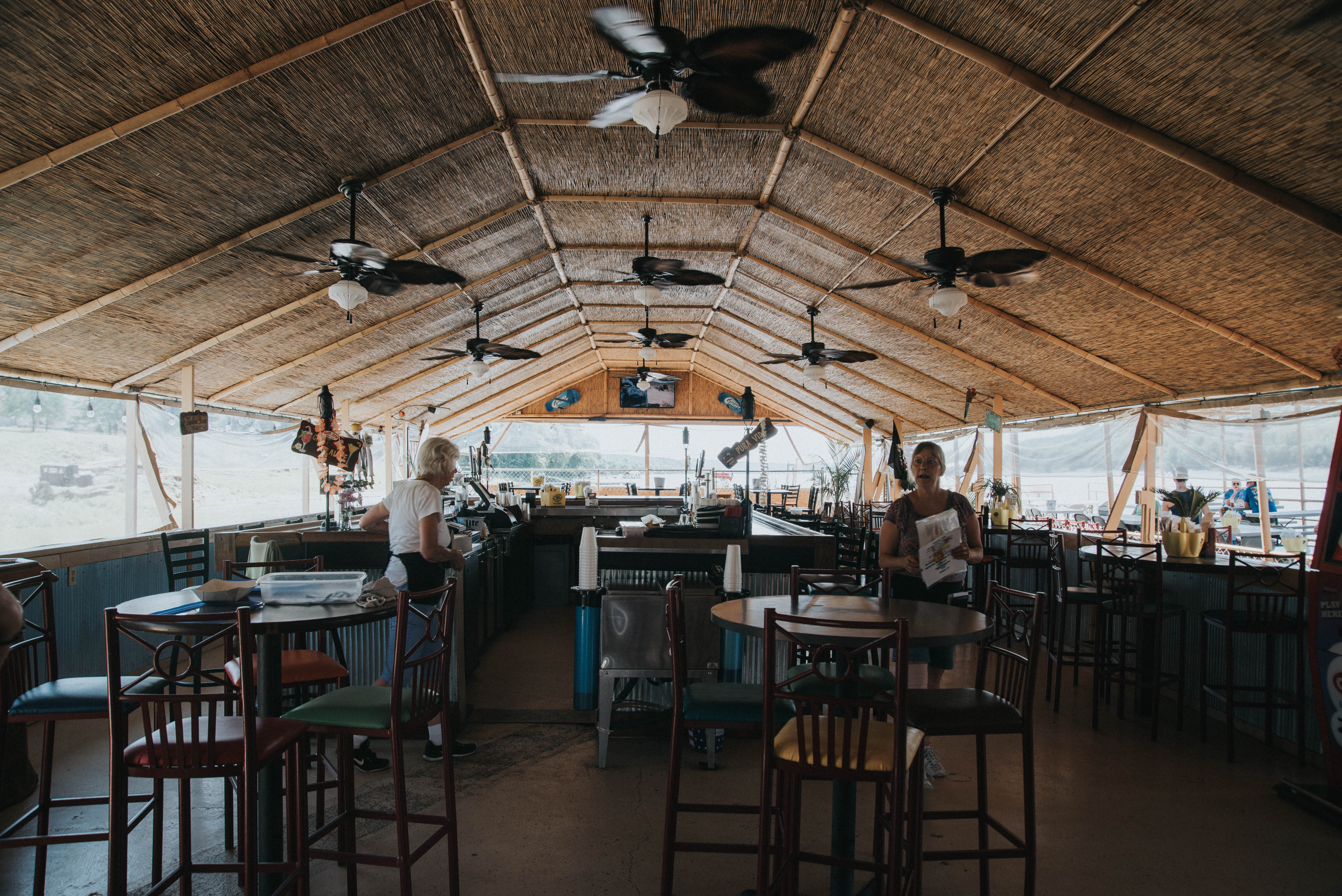 Skipper’s River Café Is Just That A Restaurant Right On The River