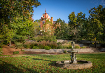 A Historic Mansion-Turned-B&B Accommodates Guests (And Ghosts ...