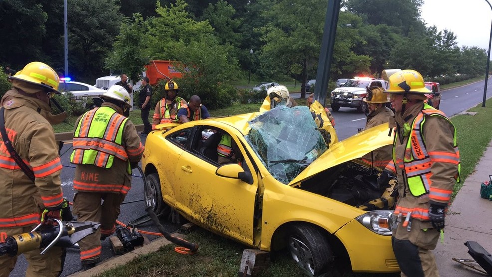 1 seriously injured in singlecar collision along Montrose Pkwy in