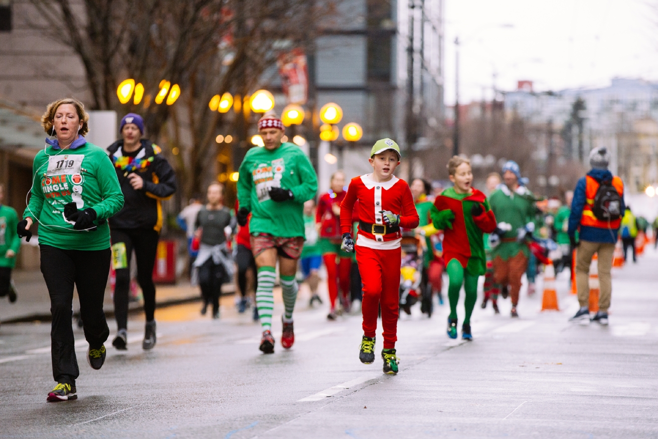 Photos Thousands hit Downtown Seattle for the Jingle Bell Run