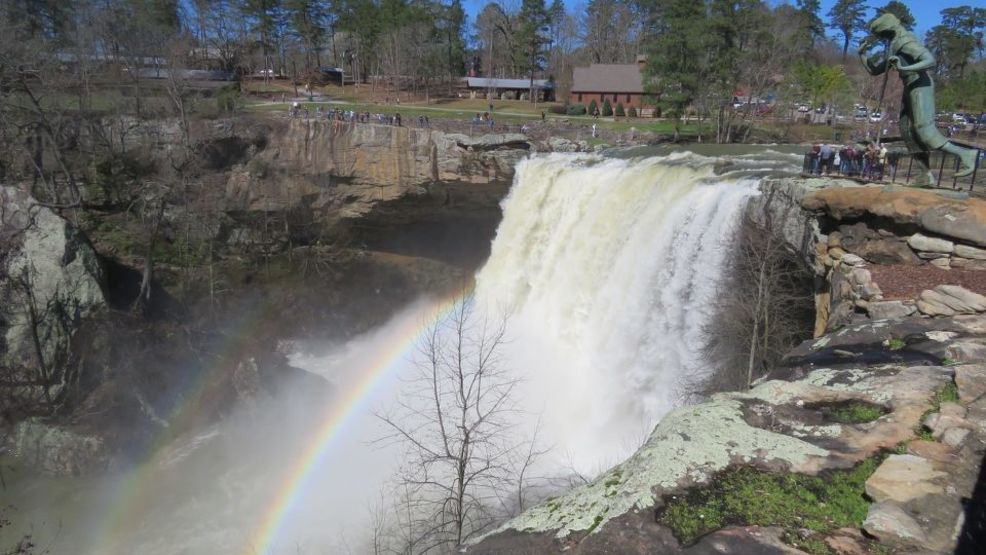 Woman dead after fall below Noccalula Falls WBMA