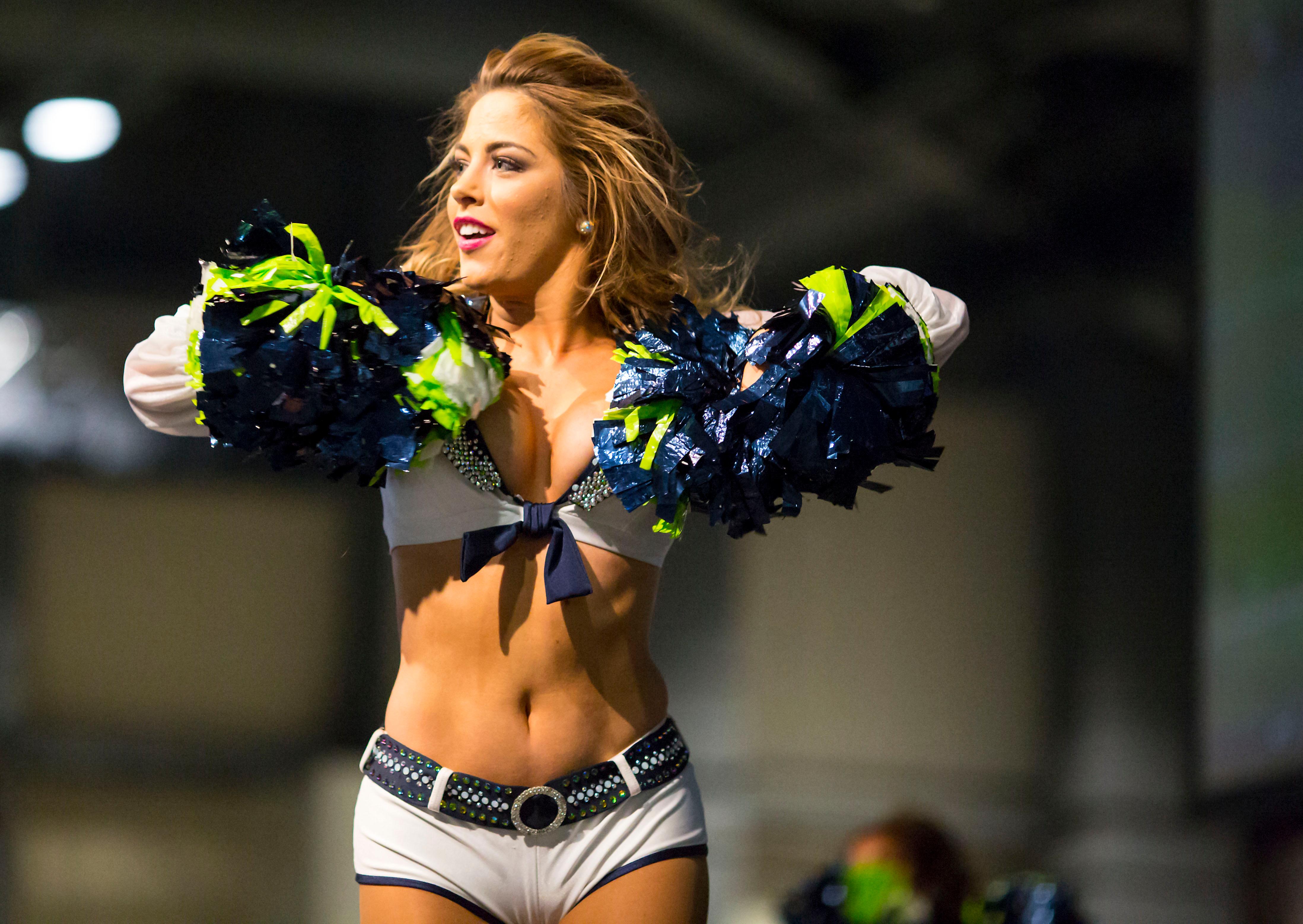 Photos Game Day With The Sea Gals Seattle Refined