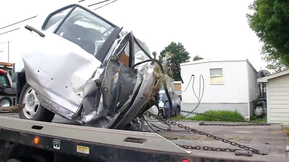 One dead in overnight singlecar crash WSYX