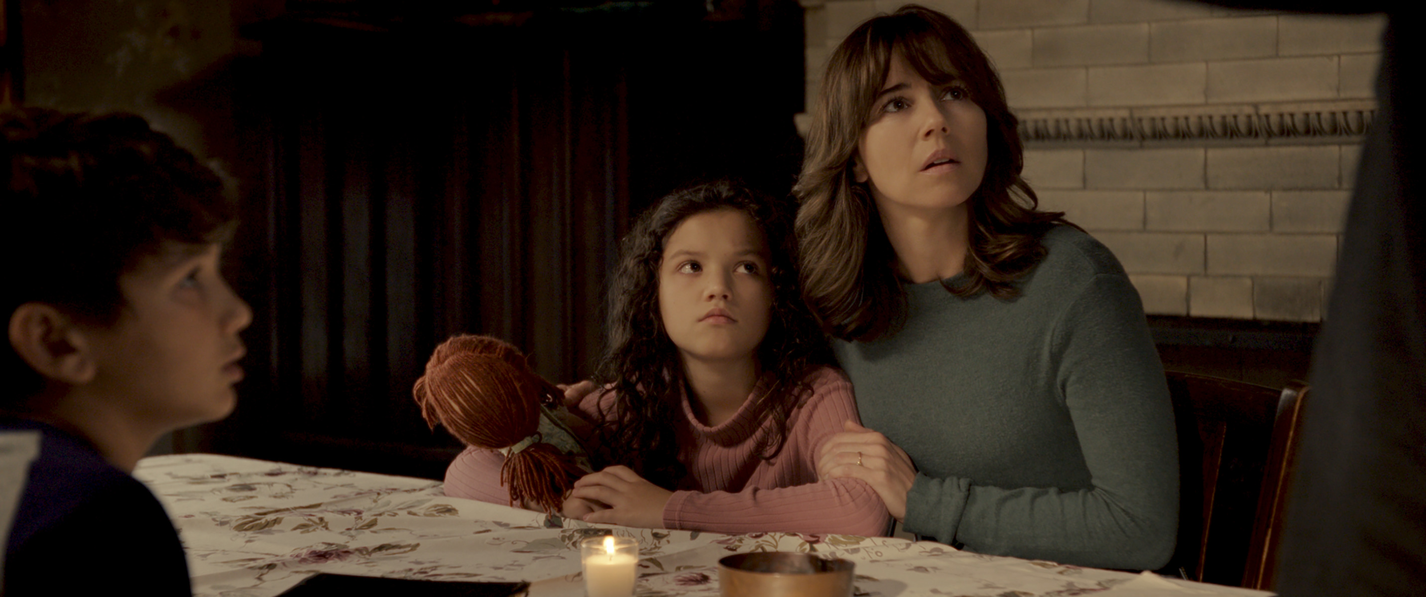 kinchen as samantha and linda cardellini as anna tate-garcia in