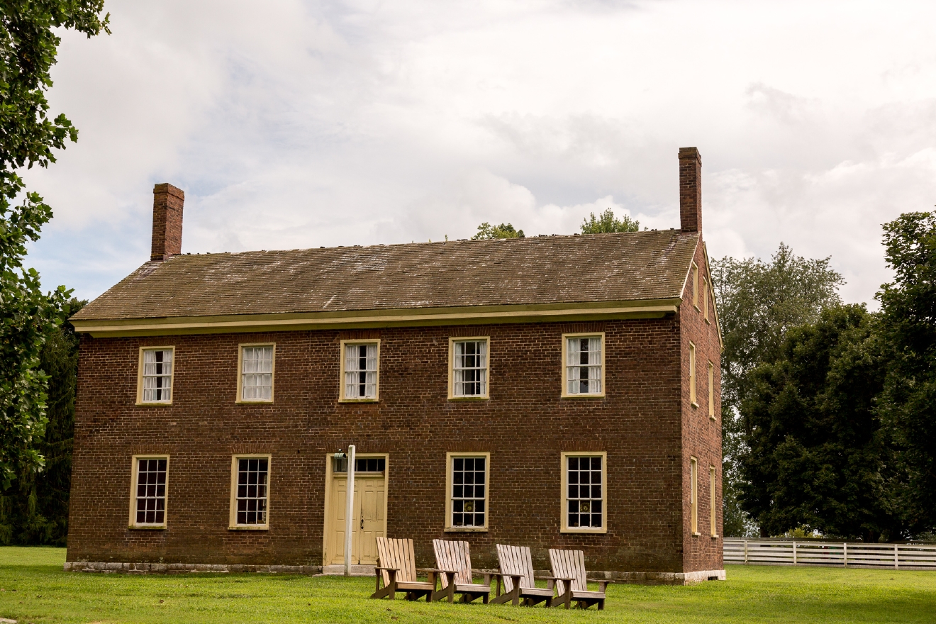 A Village Frozen In The 1800s Exists Near Lexington Cincinnati Refined