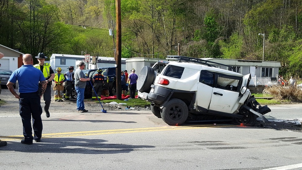 One killed, one in critical condition after crash in Eastern Kanawha