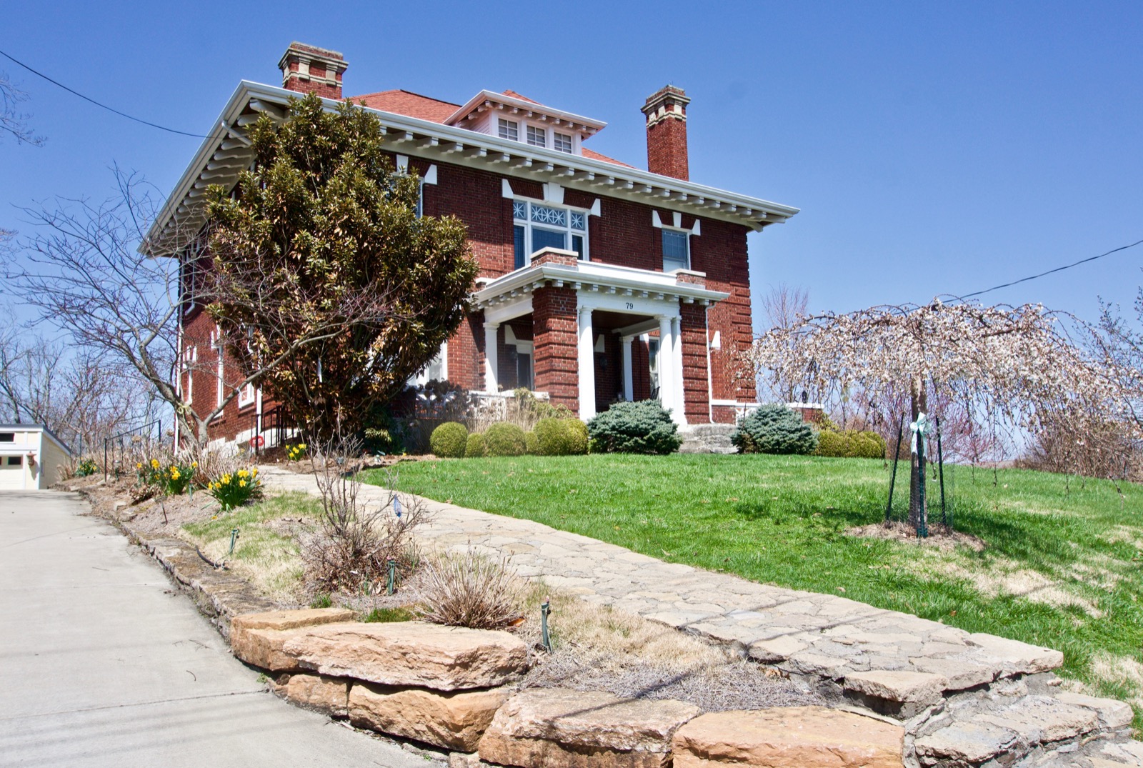 Photos A Sidewalk Look at the Many Beautiful Homes of Fort Thomas