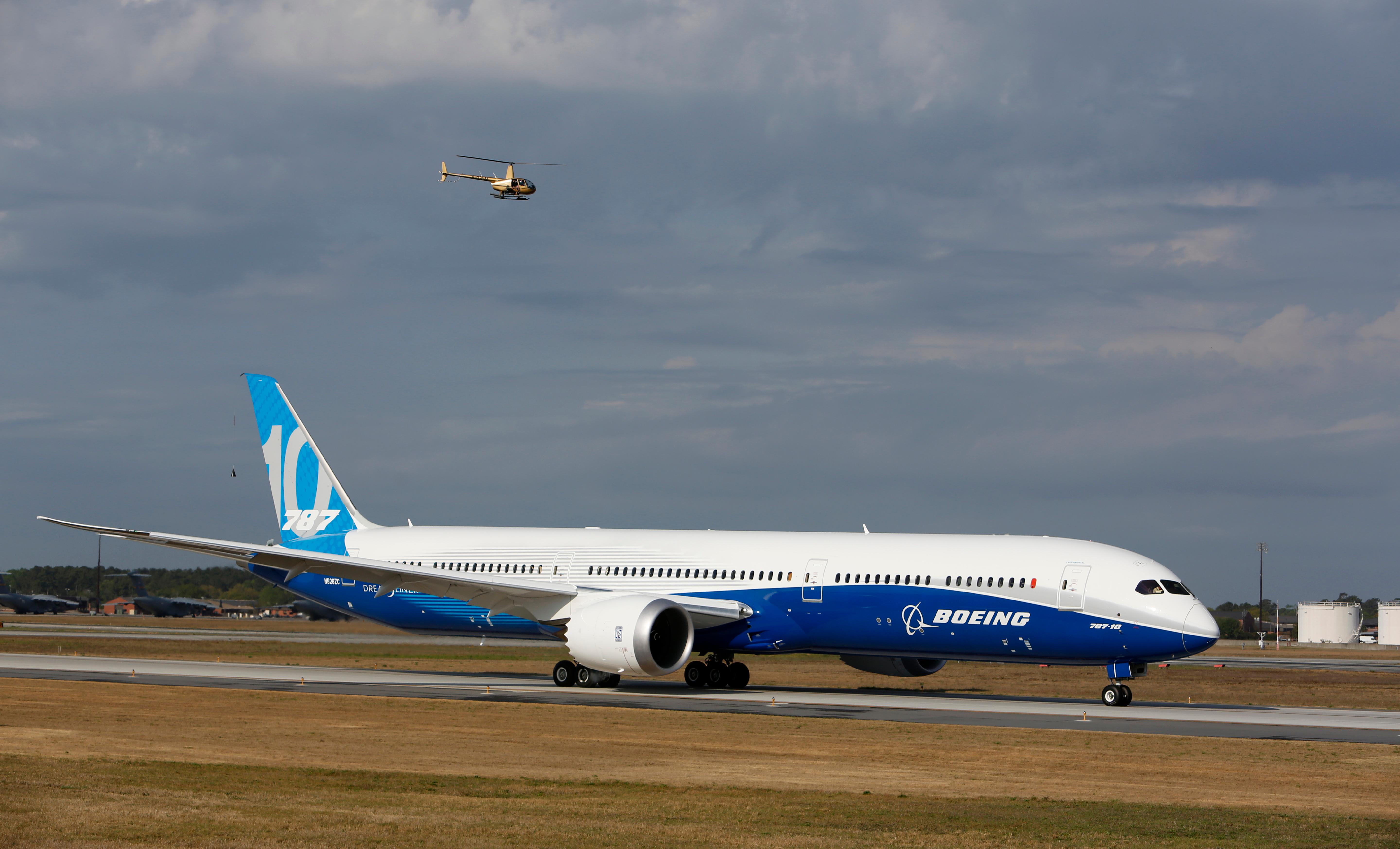 Boeing 787-10 Makes First Flight | KMTR